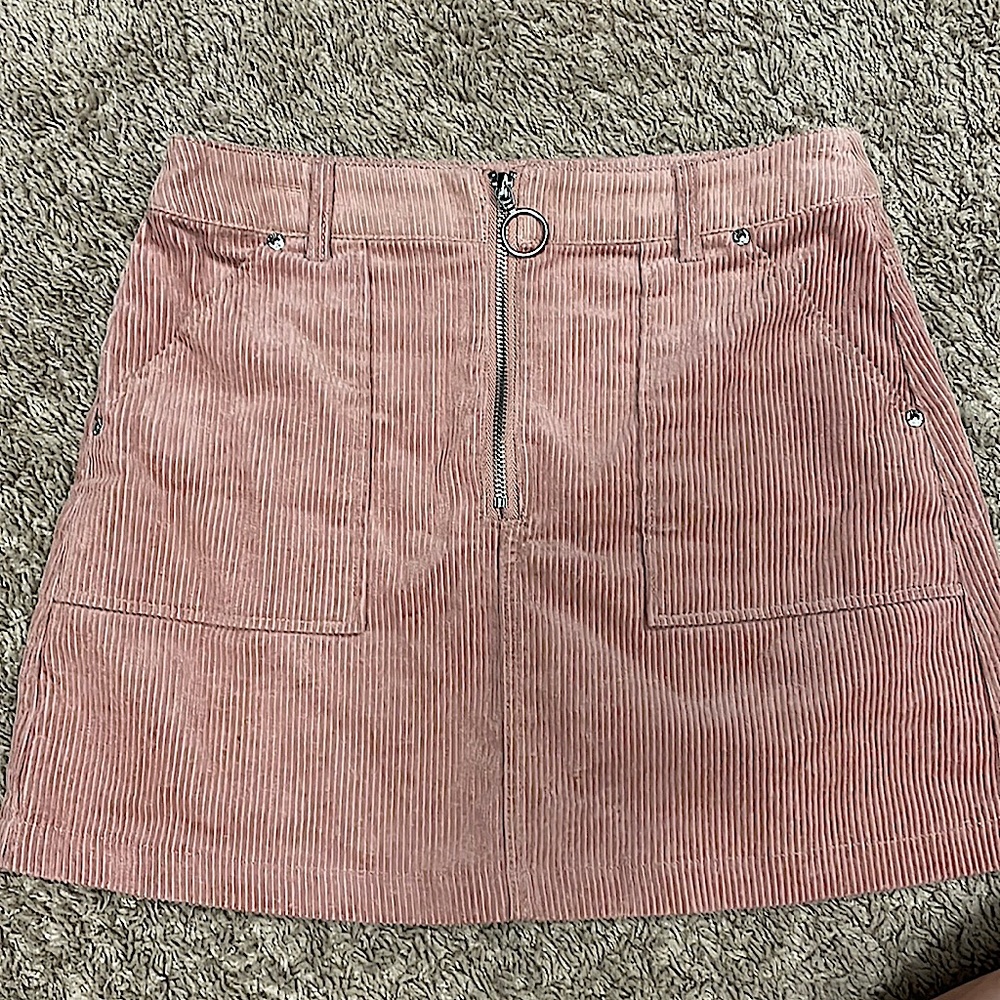 Super cute like new skirt